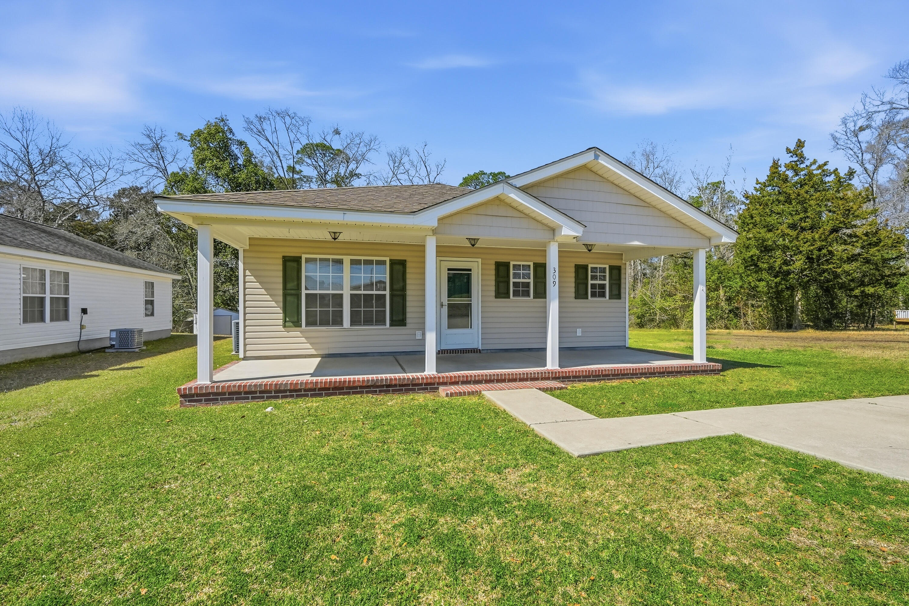 309 Range Line Street Bonifay, FL 32425 - Photo 3 of 35 309 N. Rangeline Street