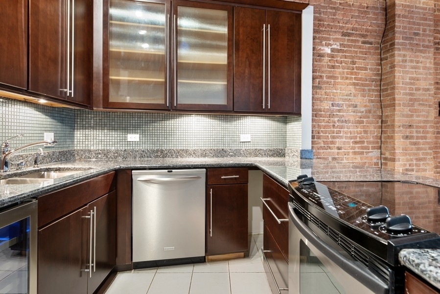 331 South Peoria Street, Unit 401 Chicago, IL 60607 - Photo 5 of 11