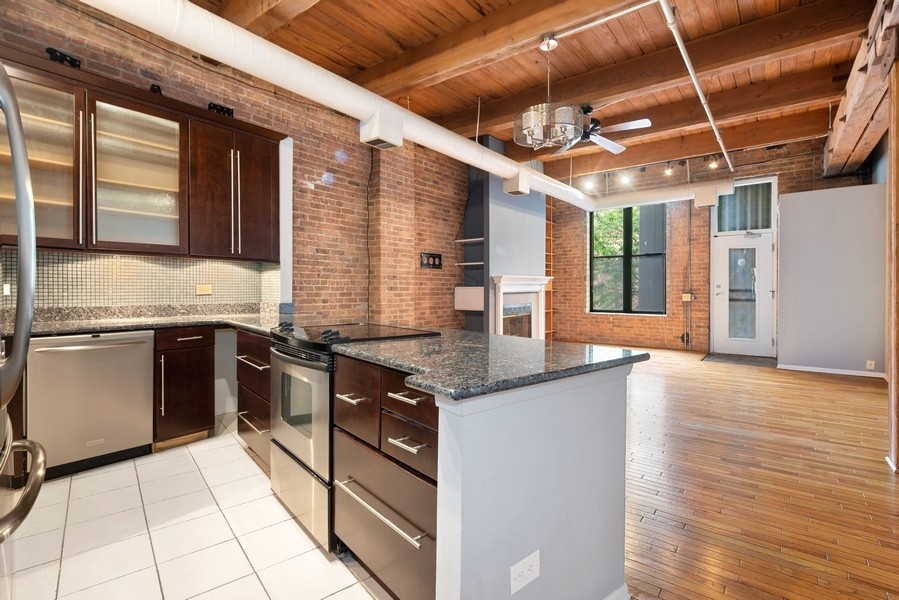 331 South Peoria Street, Unit 401 Chicago, IL 60607 - Photo 6 of 11