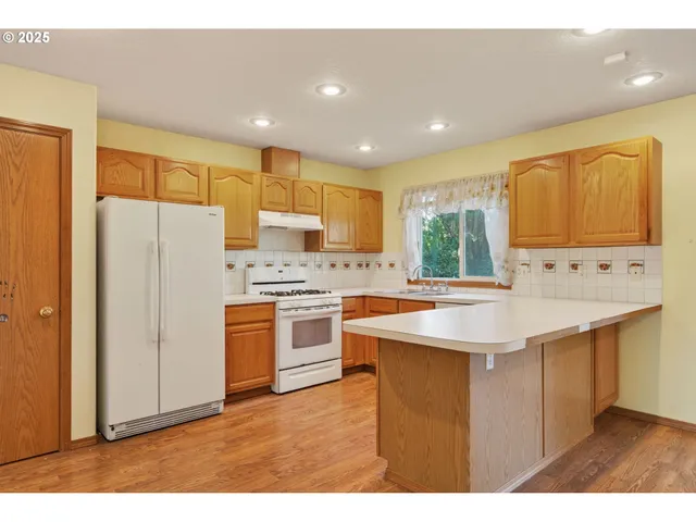 $550,000 | 14997 Southeast Gilesford Street, Clackamas, OR 97015