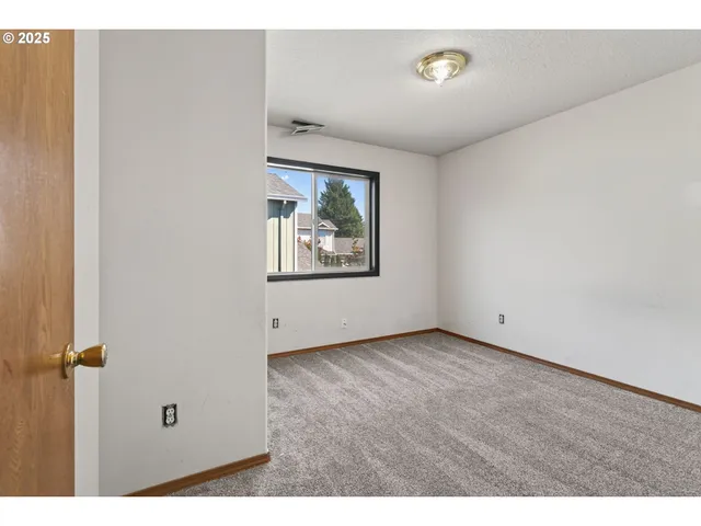 $550,000 | 14997 Southeast Gilesford Street, Clackamas, OR 97015