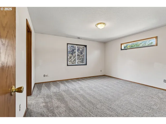 $550,000 | 14997 Southeast Gilesford Street, Clackamas, OR 97015