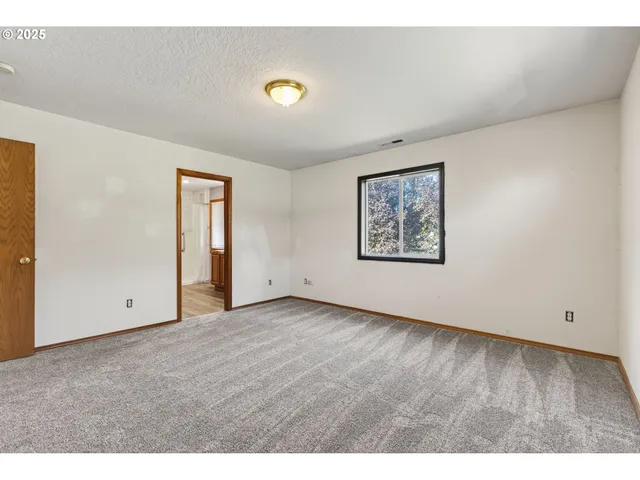 $550,000 | 14997 Southeast Gilesford Street, Clackamas, OR 97015