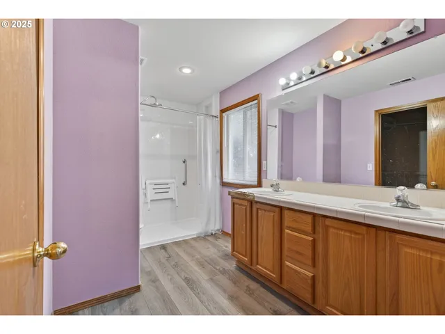 $550,000 | 14997 Southeast Gilesford Street, Clackamas, OR 97015