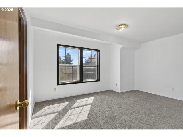 $550,000 | 14997 Southeast Gilesford Street, Clackamas, OR 97015