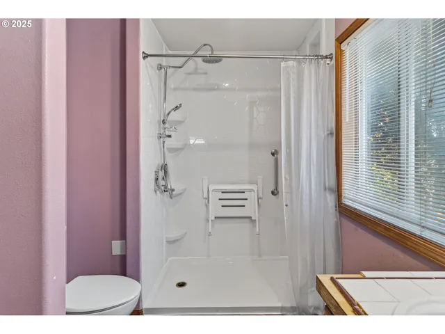 $550,000 | 14997 Southeast Gilesford Street, Clackamas, OR 97015