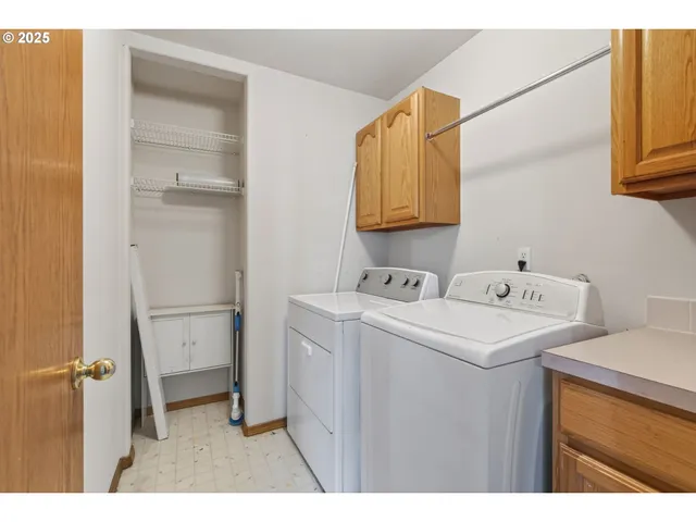 $550,000 | 14997 Southeast Gilesford Street, Clackamas, OR 97015