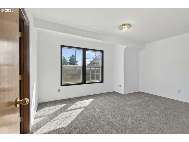 $550,000 | 14997 Southeast Gilesford Street, Clackamas, OR 97015