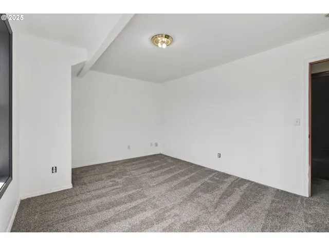 $550,000 | 14997 Southeast Gilesford Street, Clackamas, OR 97015