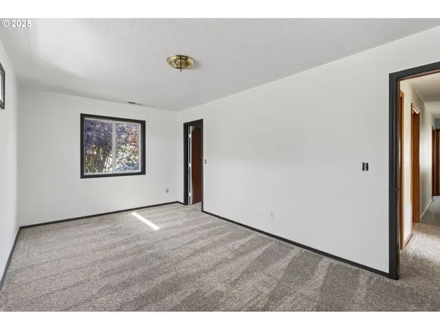 $550,000 | 14997 Southeast Gilesford Street, Clackamas, OR 97015