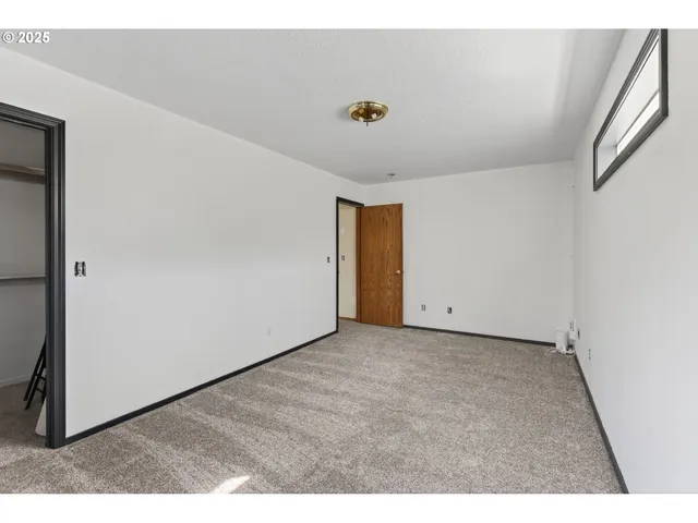 $550,000 | 14997 Southeast Gilesford Street, Clackamas, OR 97015