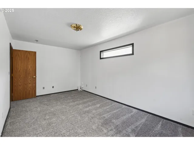 $550,000 | 14997 Southeast Gilesford Street, Clackamas, OR 97015