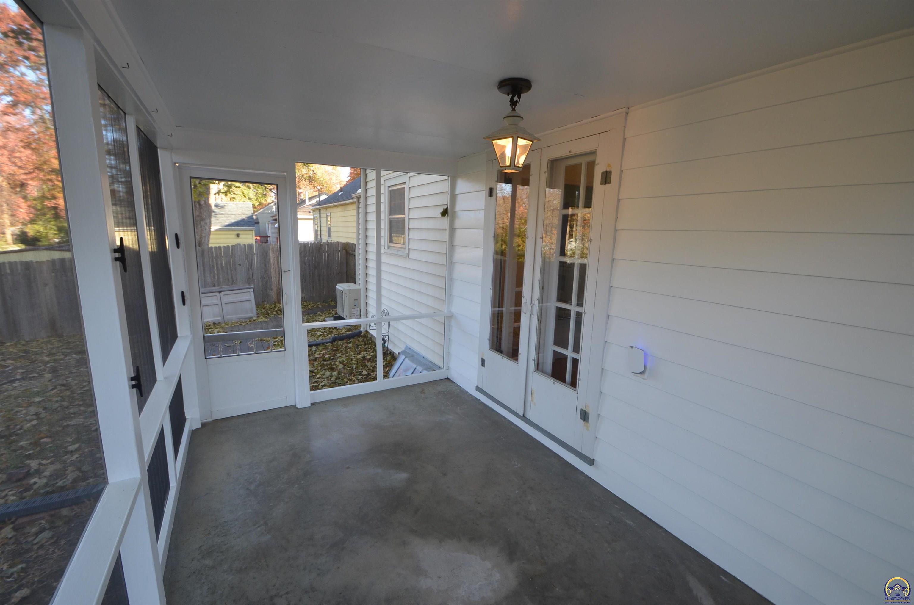 923 Southwest High Avenue Topeka, KS 66606 - Photo 12 of 13