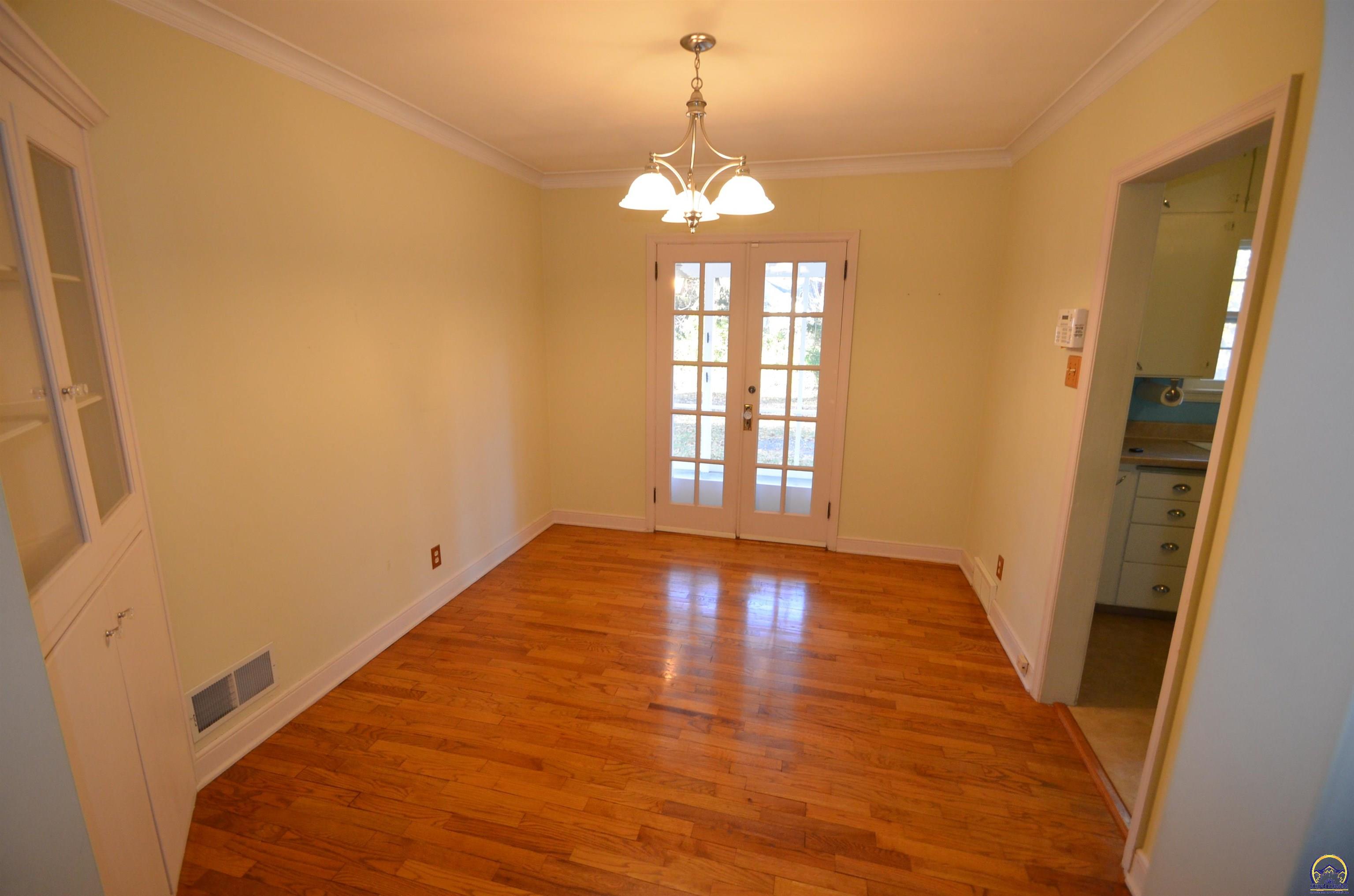 923 Southwest High Avenue Topeka, KS 66606 - Photo 3 of 13