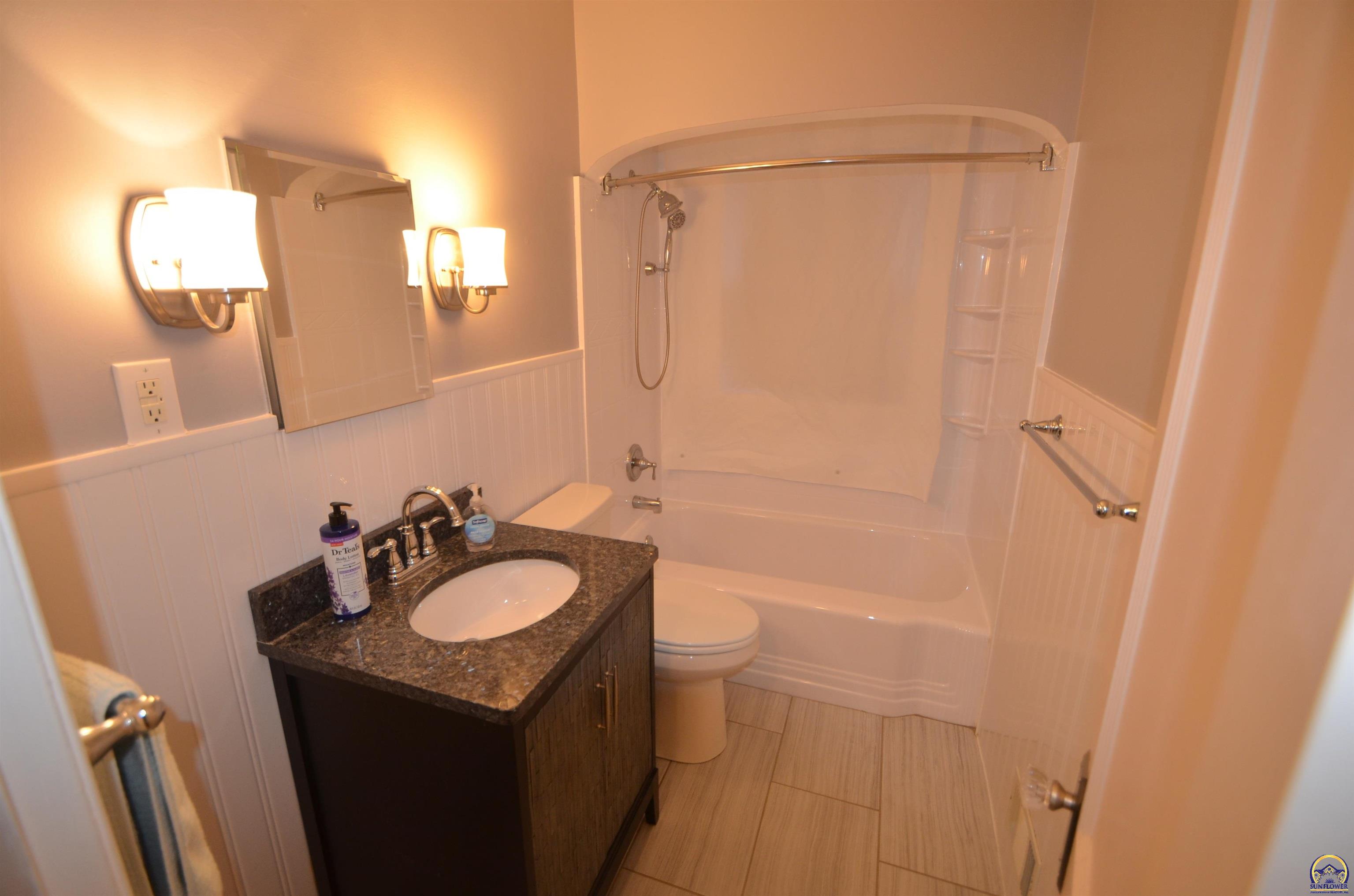 923 Southwest High Avenue Topeka, KS 66606 - Photo 7 of 13