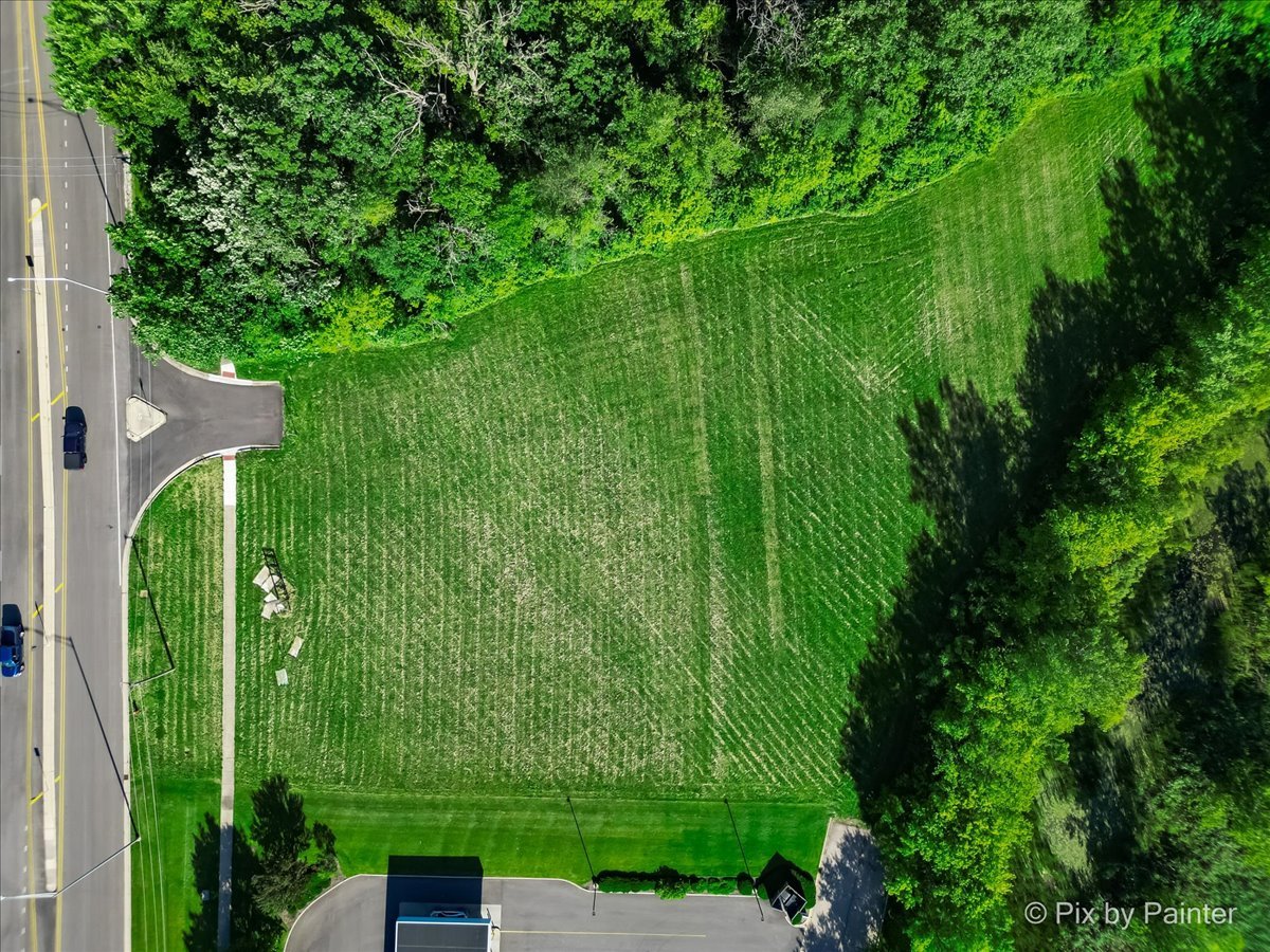 6850 Huntley Road Carpentersville, IL 60110 - Photo 11 of 16 a view of a garden