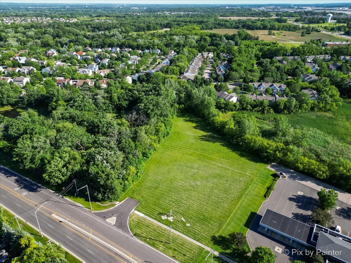 6850 Huntley Road Carpentersville, IL 60110 - Photo 15 of 16 an aerial view of a yard
