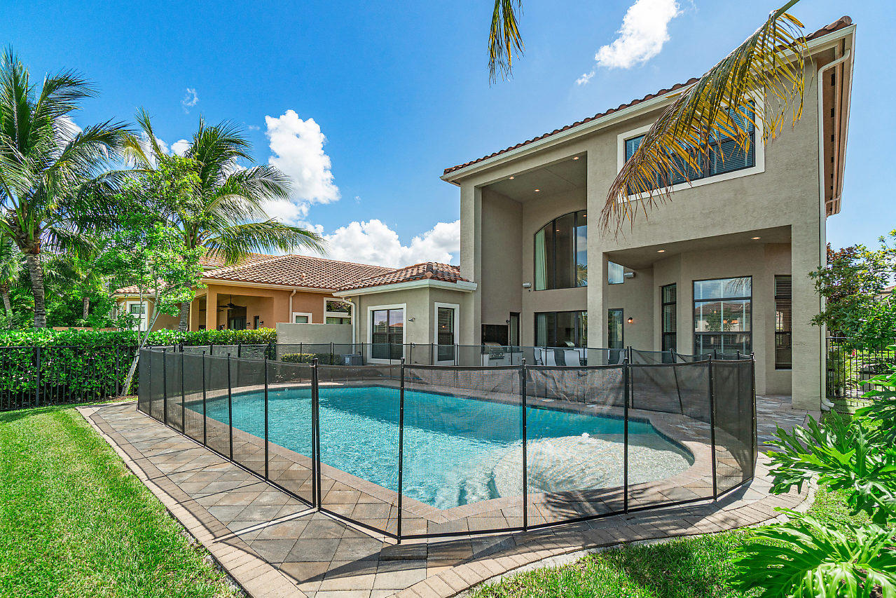 16586 Ambassador Bridge Road Delray Beach, FL 33446 - Photo 38 of 70 Spectacular Pool