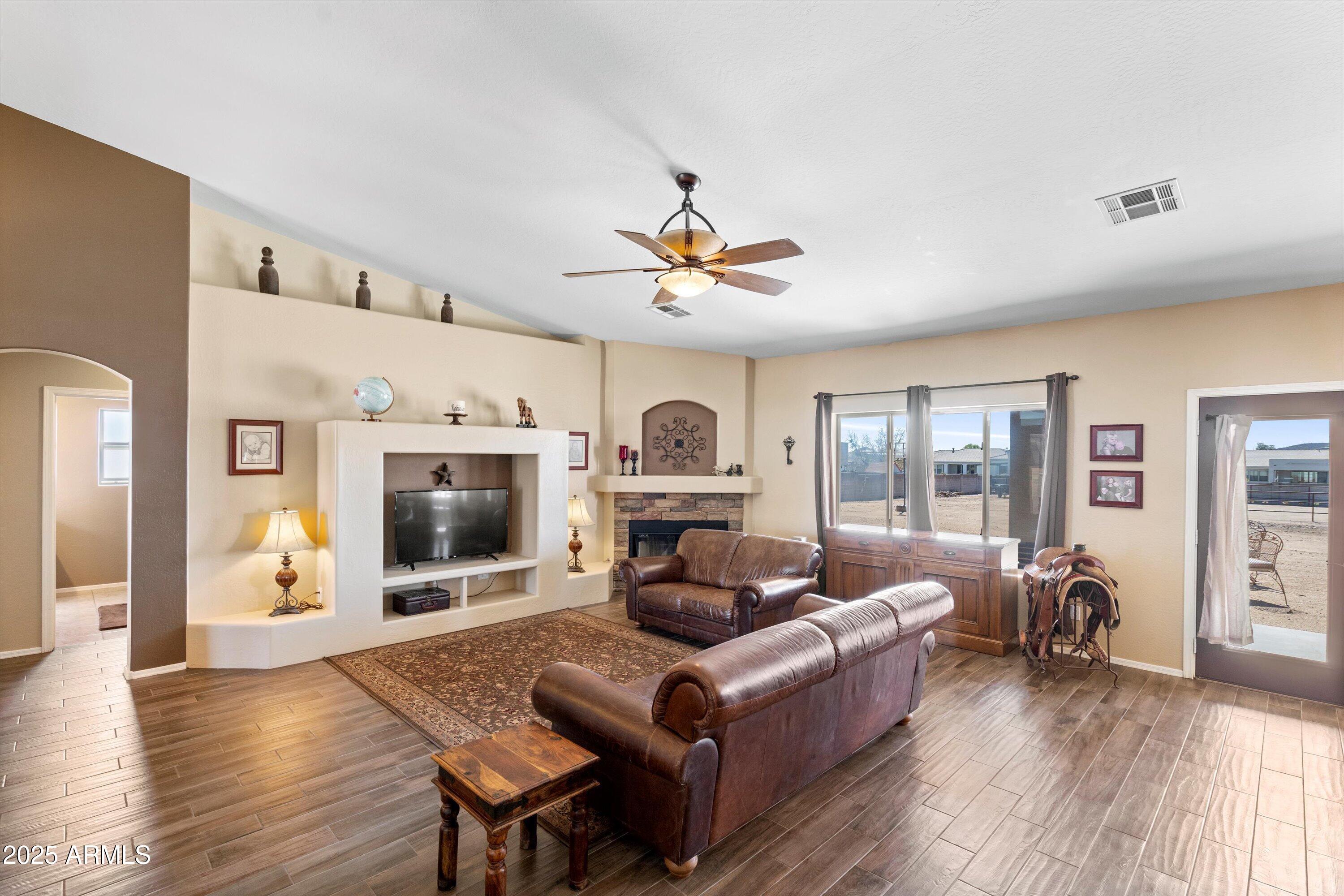 1737 West Tamar Road Phoenix, AZ 85086 - Photo 11 of 52 11-Family Room