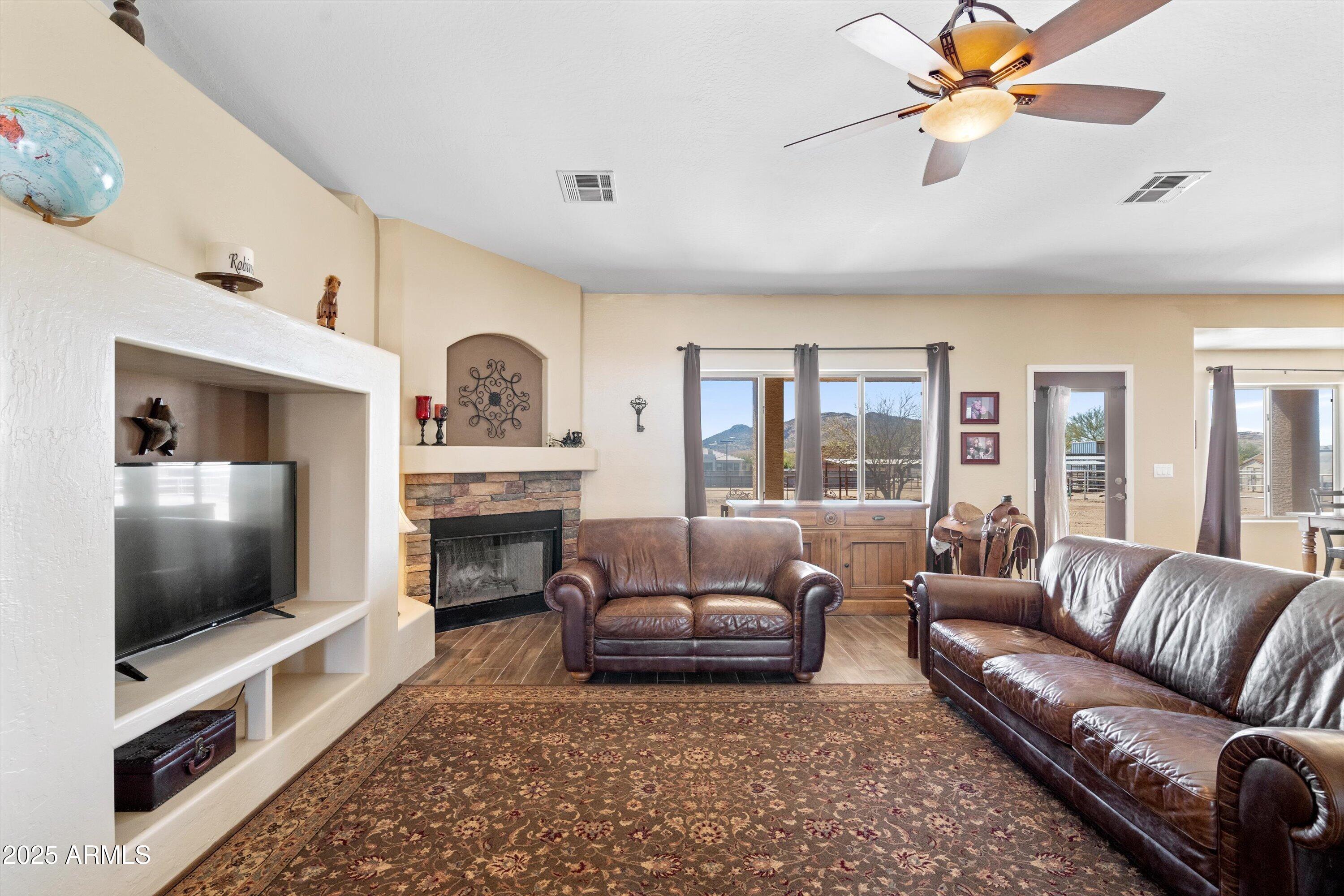 1737 West Tamar Road Phoenix, AZ 85086 - Photo 12 of 52 12-Family Room