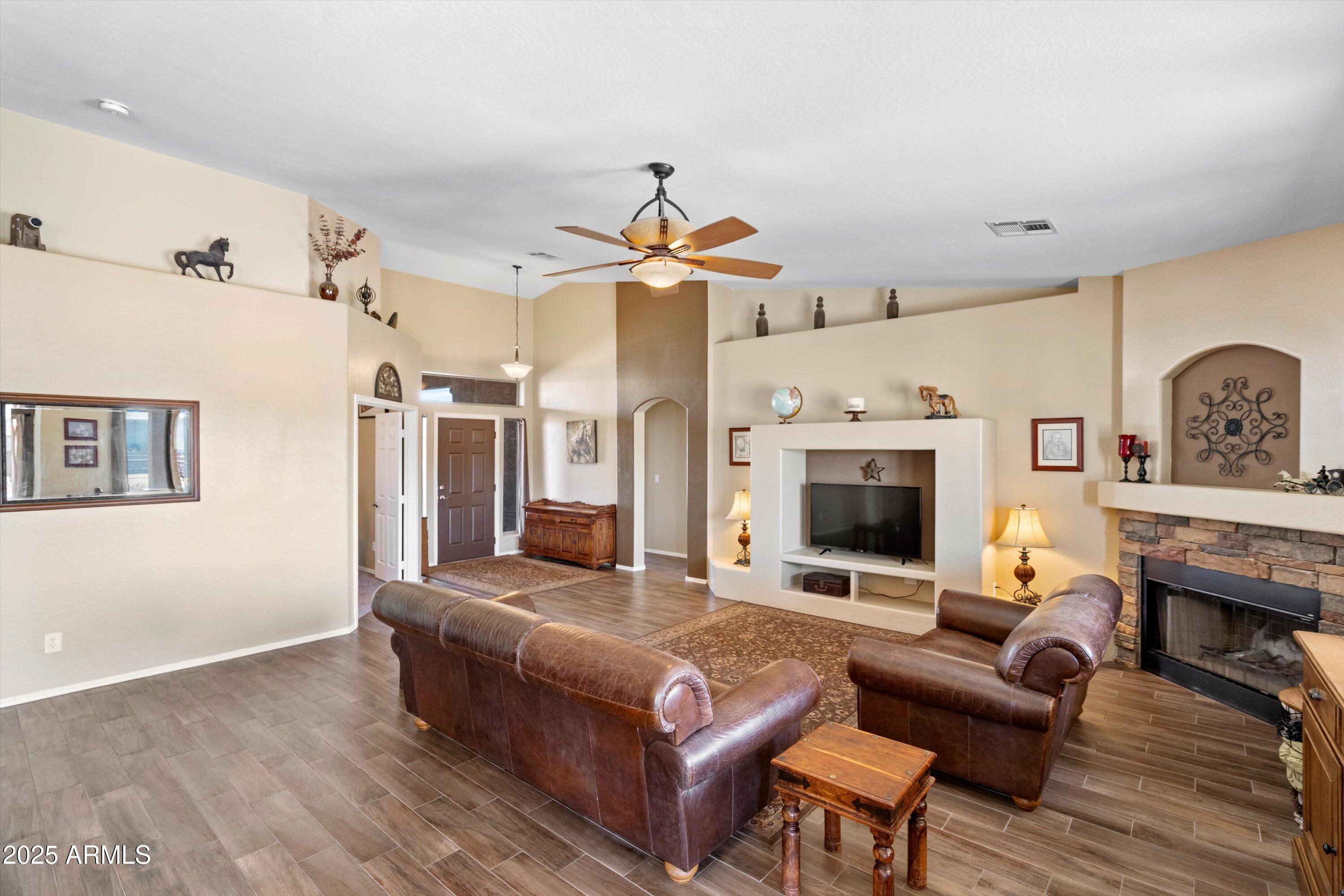 1737 West Tamar Road Phoenix, AZ 85086 - Photo 13 of 52 13-Family Room
