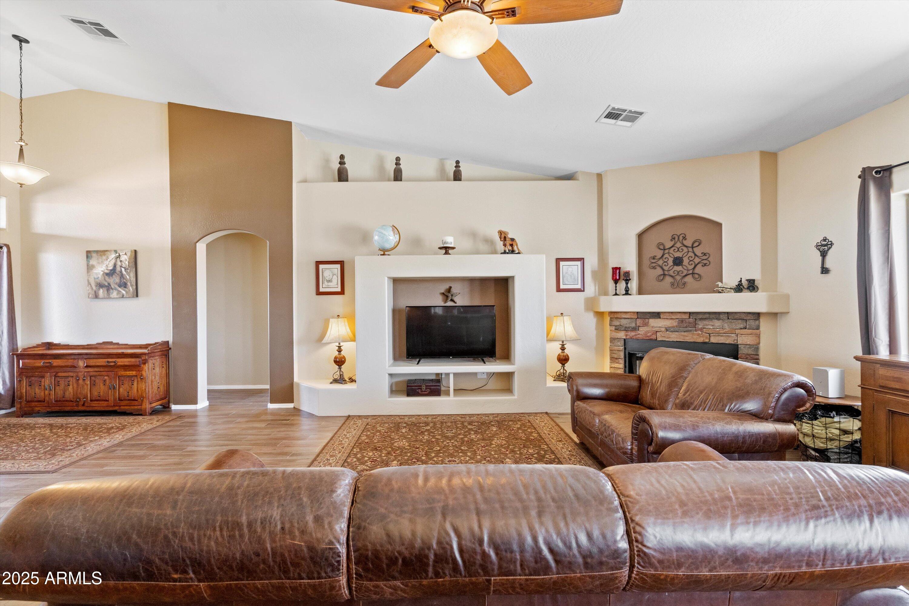 1737 West Tamar Road Phoenix, AZ 85086 - Photo 14 of 52 14-Family Room