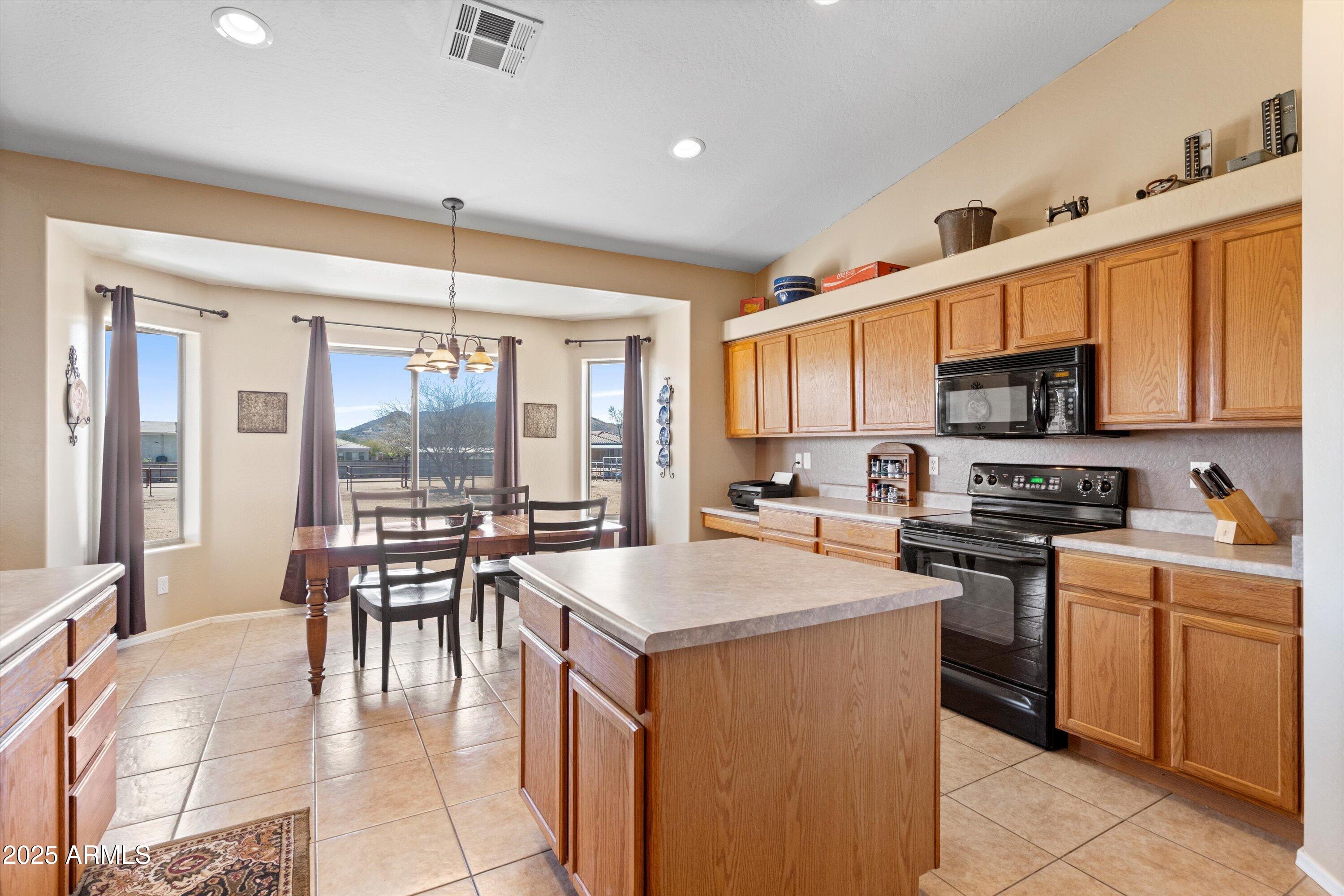 1737 West Tamar Road Phoenix, AZ 85086 - Photo 19 of 52 19-Kitchen
