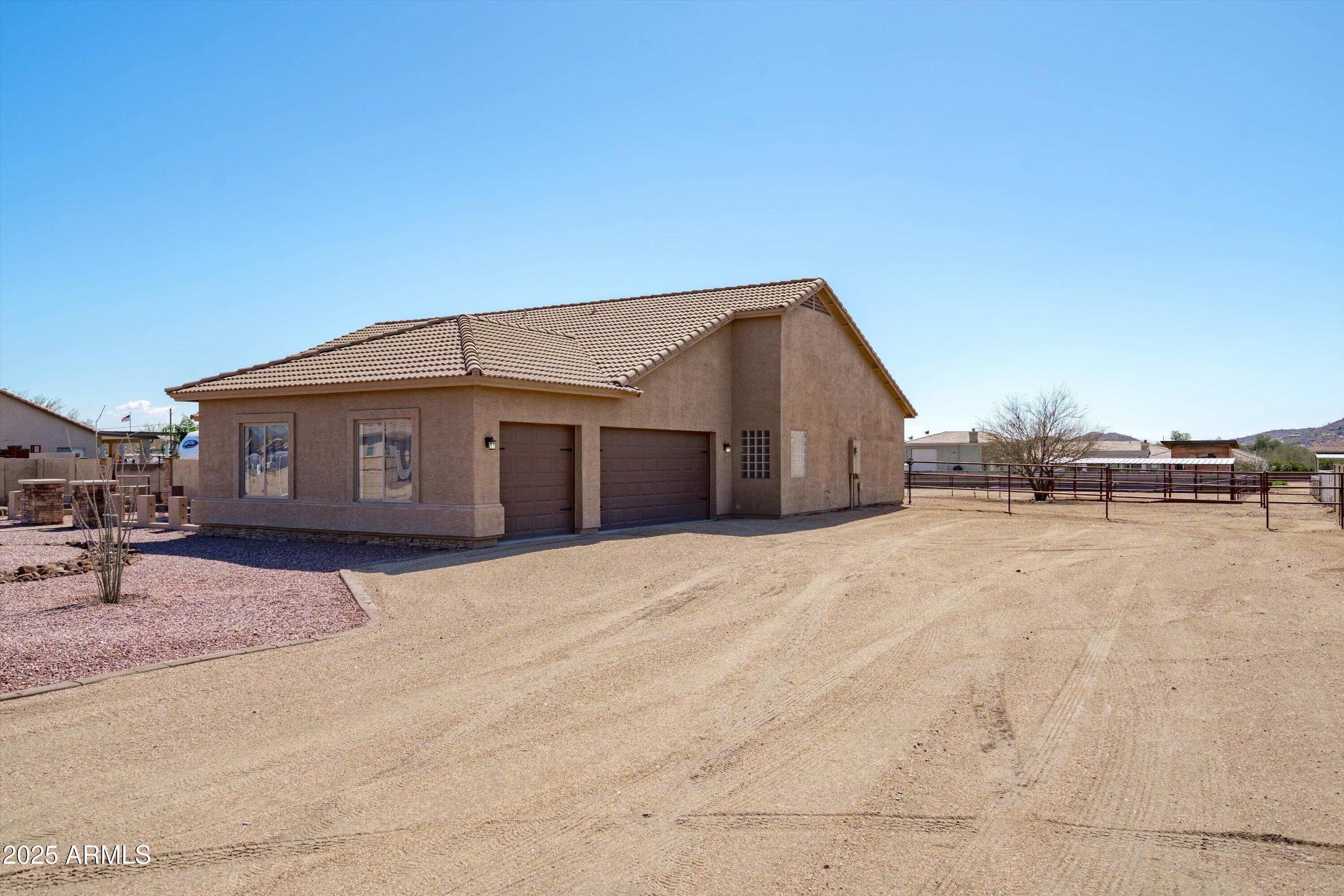 1737 West Tamar Road Phoenix, AZ 85086 - Photo 34 of 52 34-Garage Area