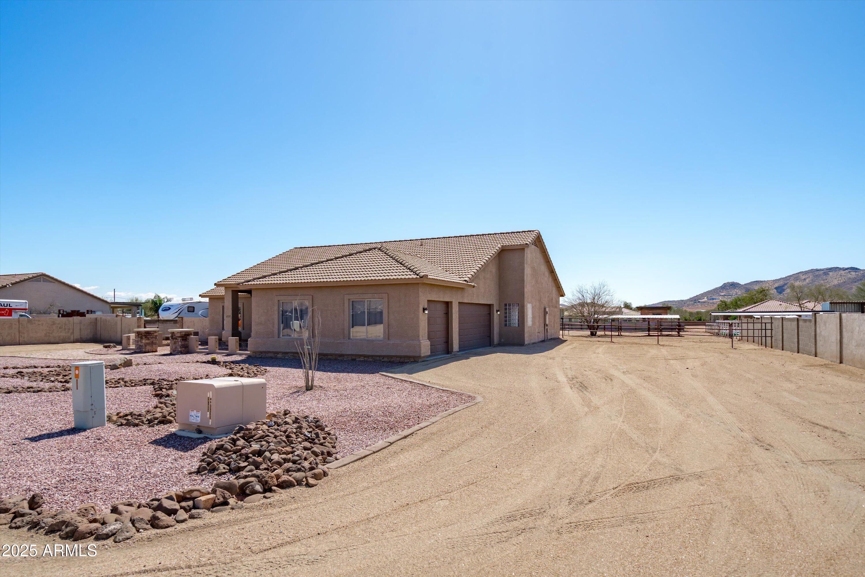 1737 West Tamar Road Phoenix, AZ 85086 - Photo 8 of 52 08-Garage Side View