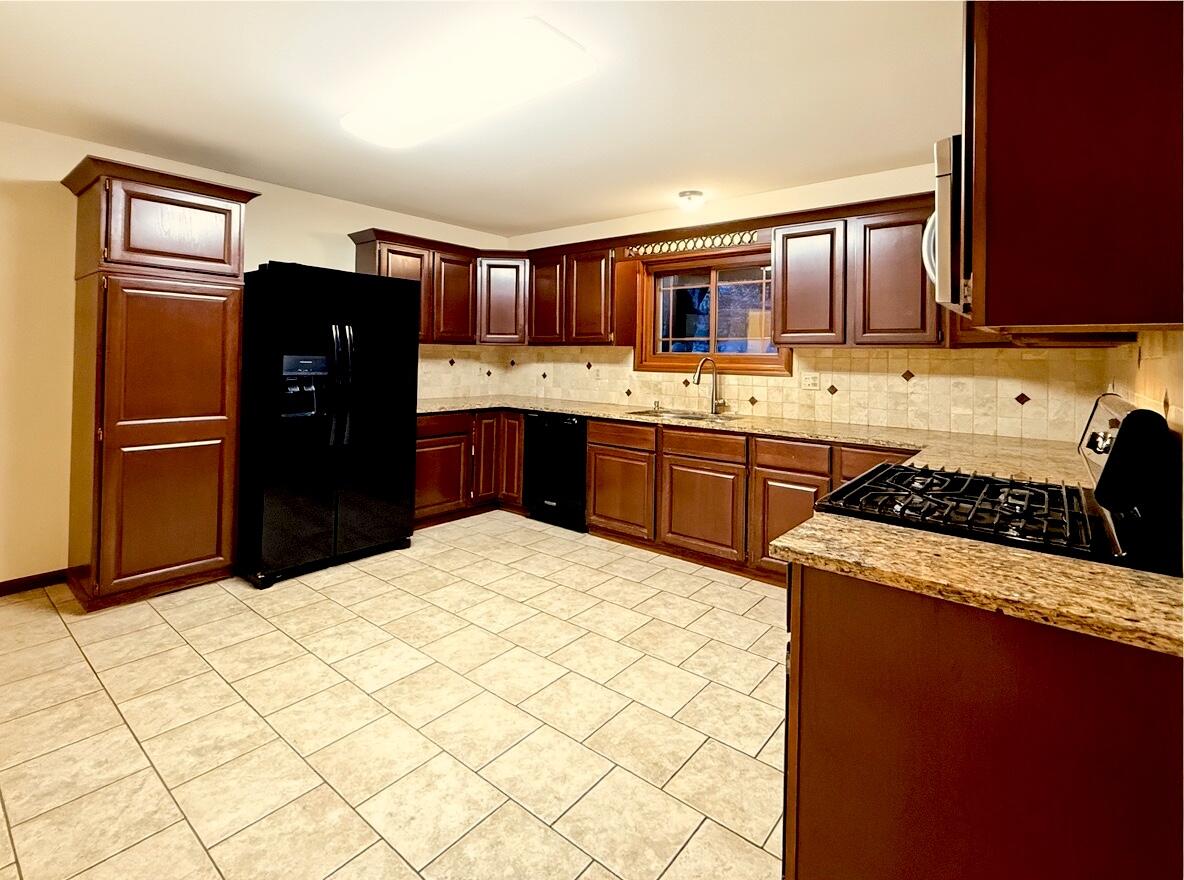 3655 99th Street Pleasant Prairie, WI 53158 - Photo 15 of 52 kitchen