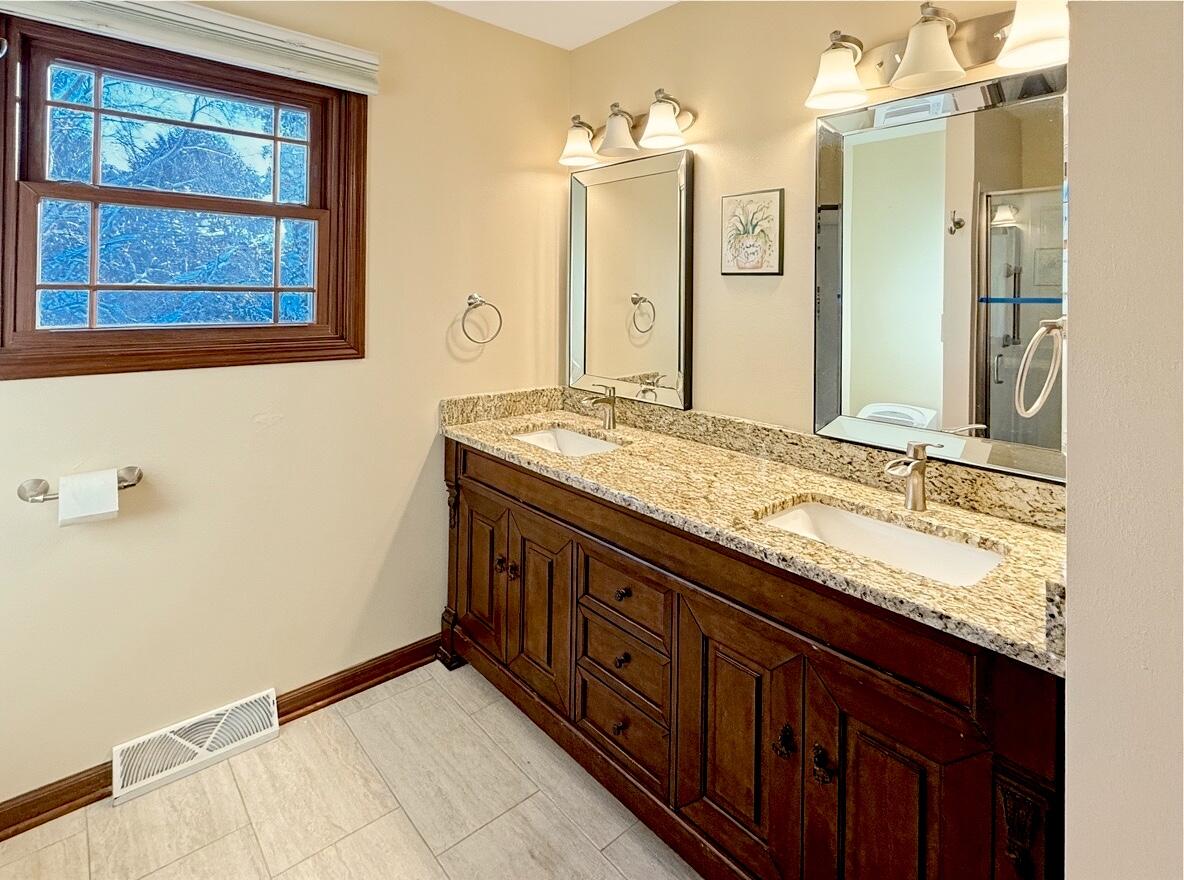 3655 99th Street Pleasant Prairie, WI 53158 - Photo 23 of 52 primary bath