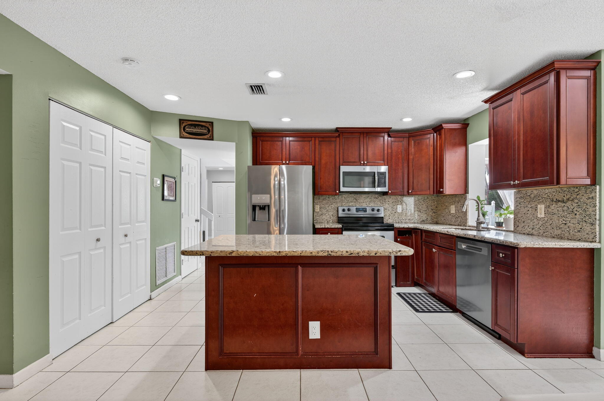 10008 Country Brook Road Boca Raton, FL 33428 - Photo 8 of 29 14-web-or-mls-010_DSC02598