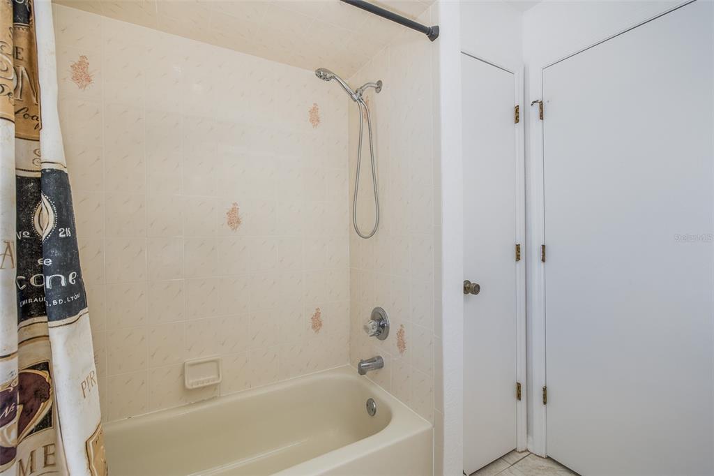 8285 Galgano Lane Spring Hill, FL 34606 - Photo 34 of 55 a bathroom with a bath tub