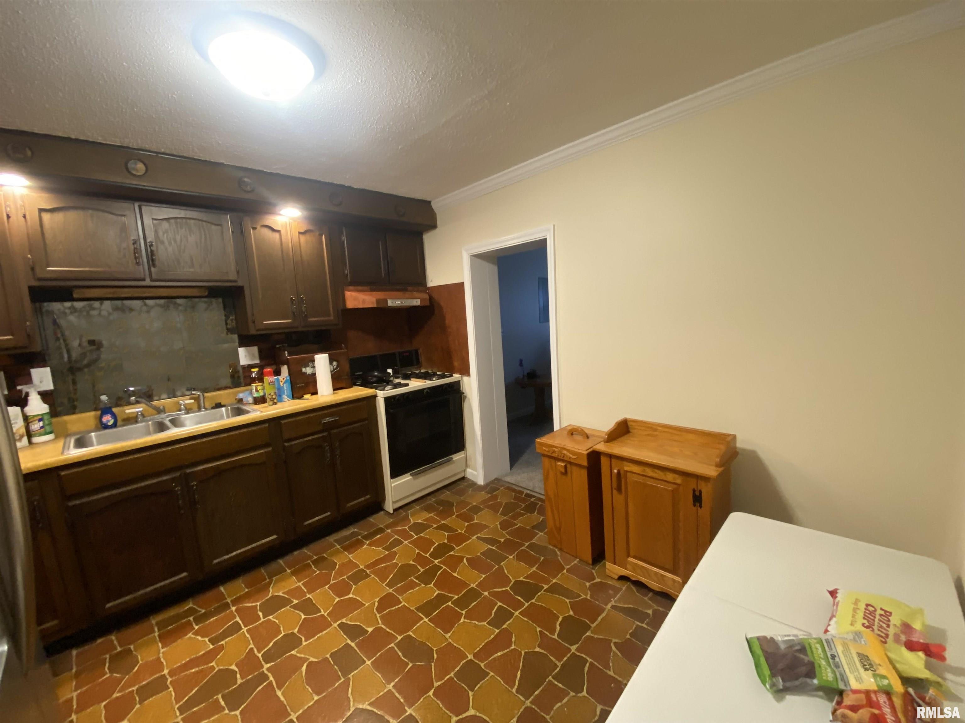 35 West Beech Street Canton, IL 61520 - Photo 28 of 38
