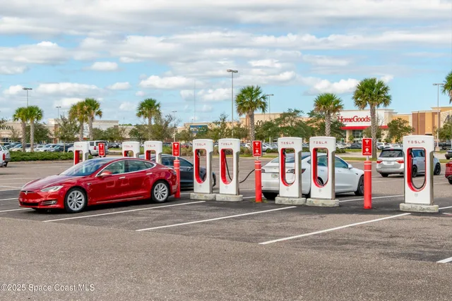 $2,500 | 4351 Silver Lake Drive, Melbourne, FL 32901