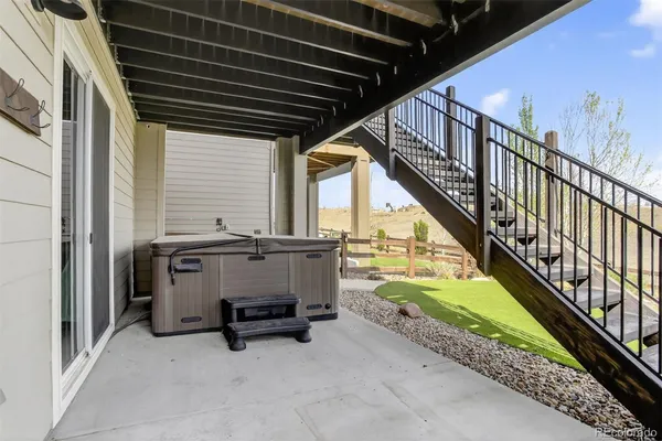a view of entryway with a front door