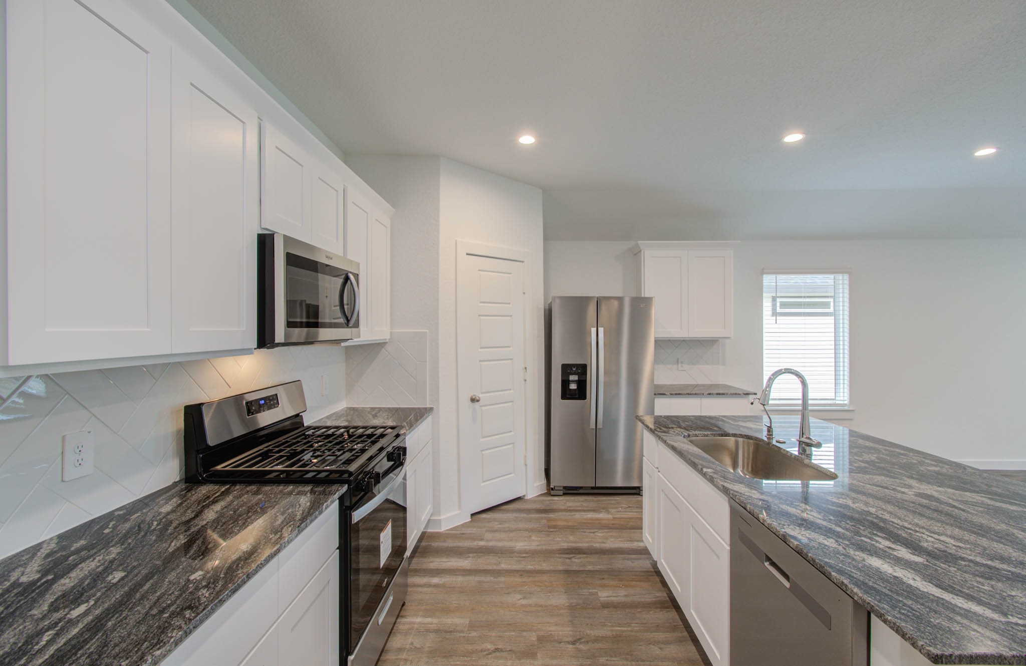 1011 Perezia Court Rosharon, TX 77583 - Photo 18 of 33 Kitchen