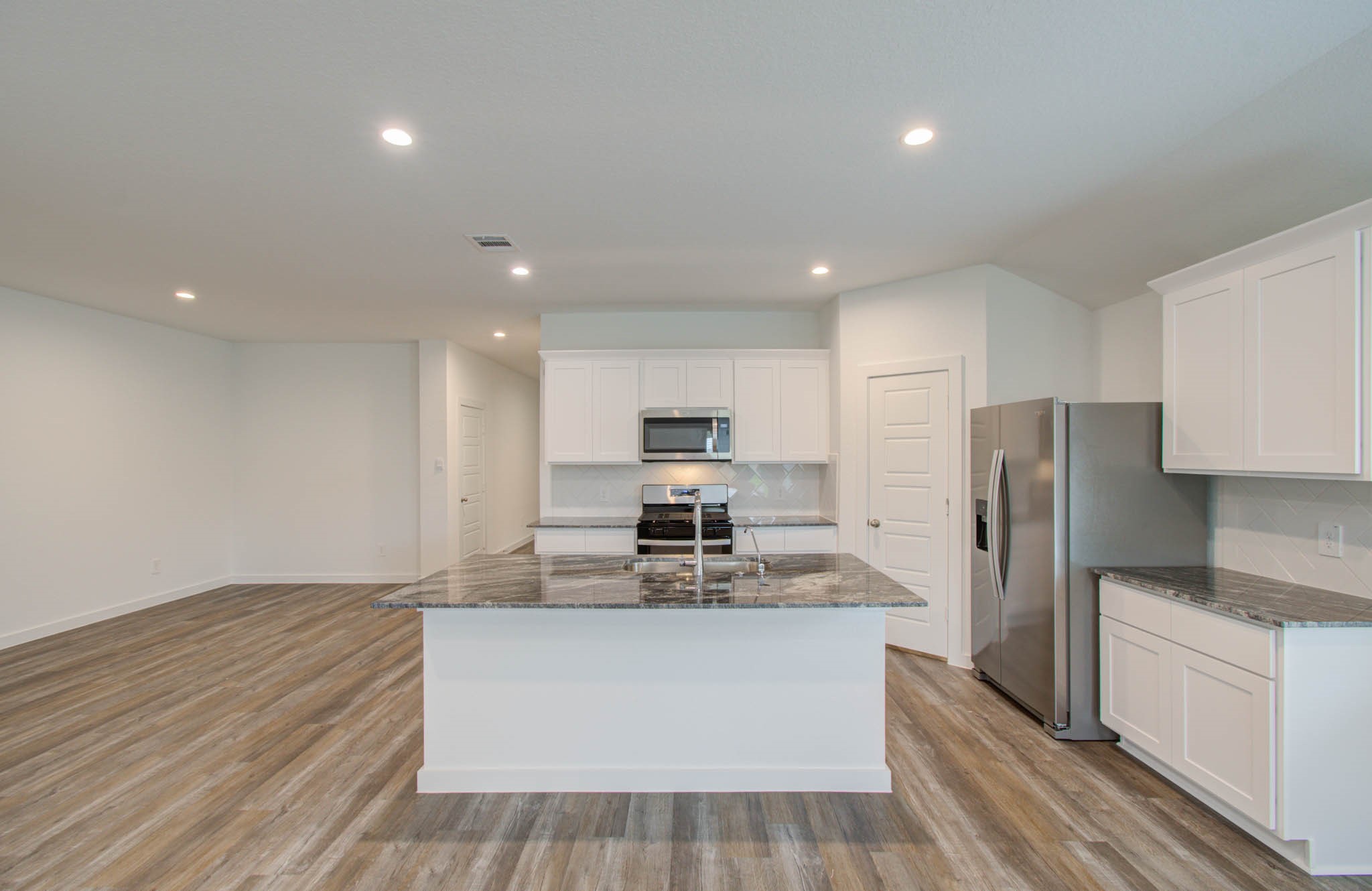 1011 Perezia Court Rosharon, TX 77583 - Photo 20 of 33 Kitchen