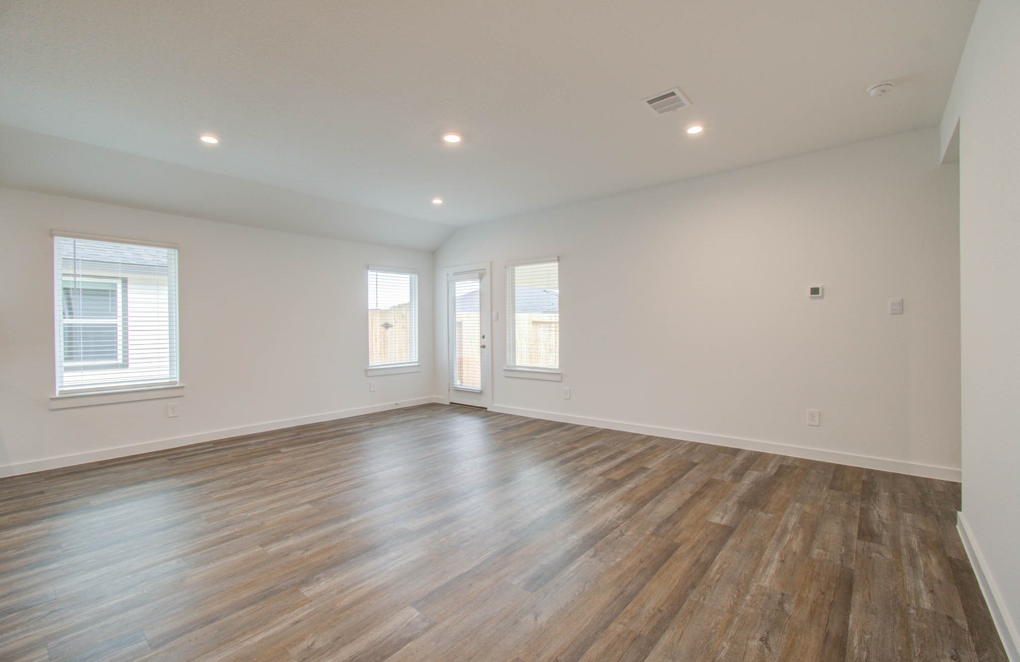 1011 Perezia Court Rosharon, TX 77583 - Photo 21 of 33 Living room