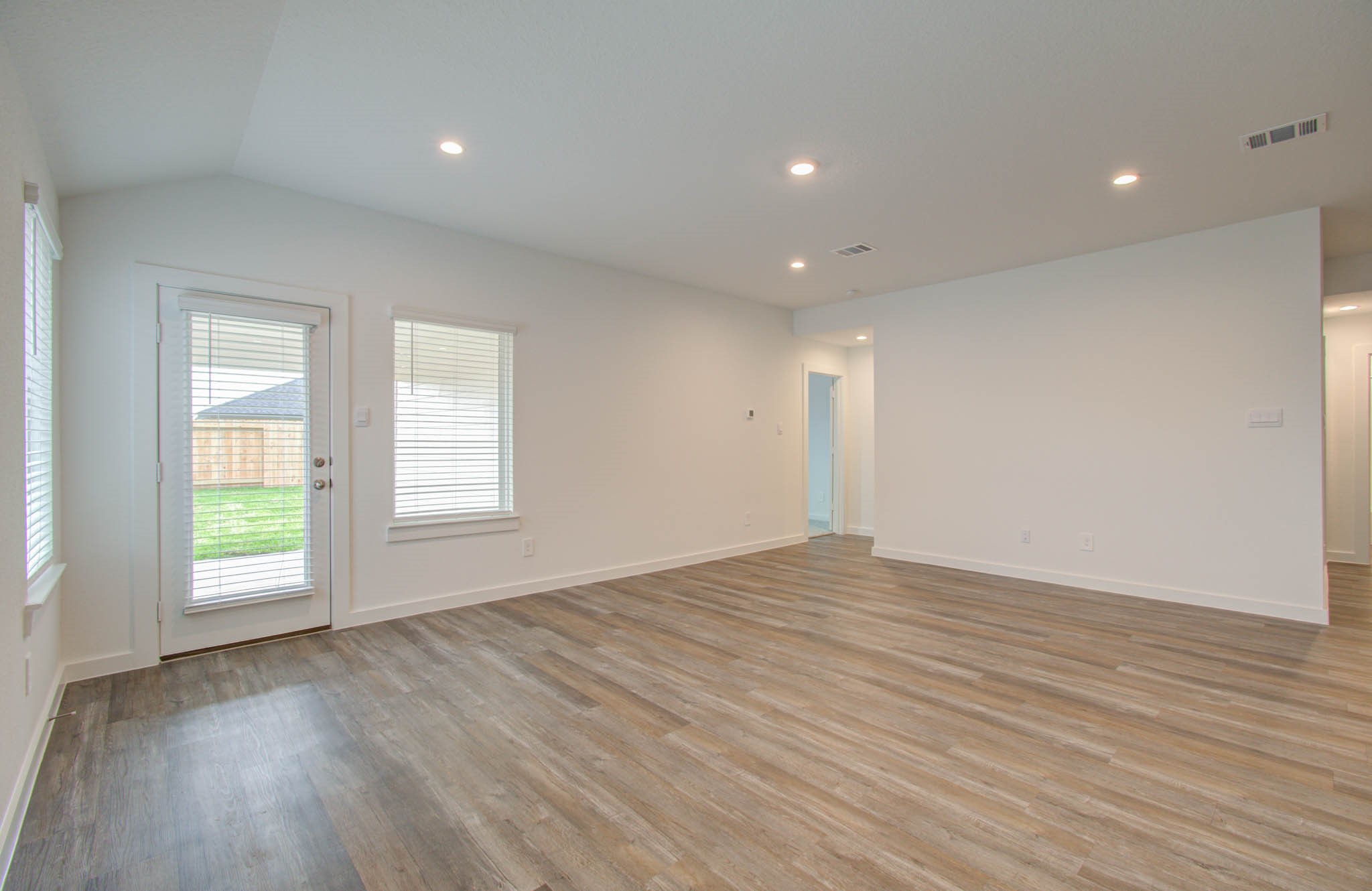 1011 Perezia Court Rosharon, TX 77583 - Photo 22 of 33 Living room