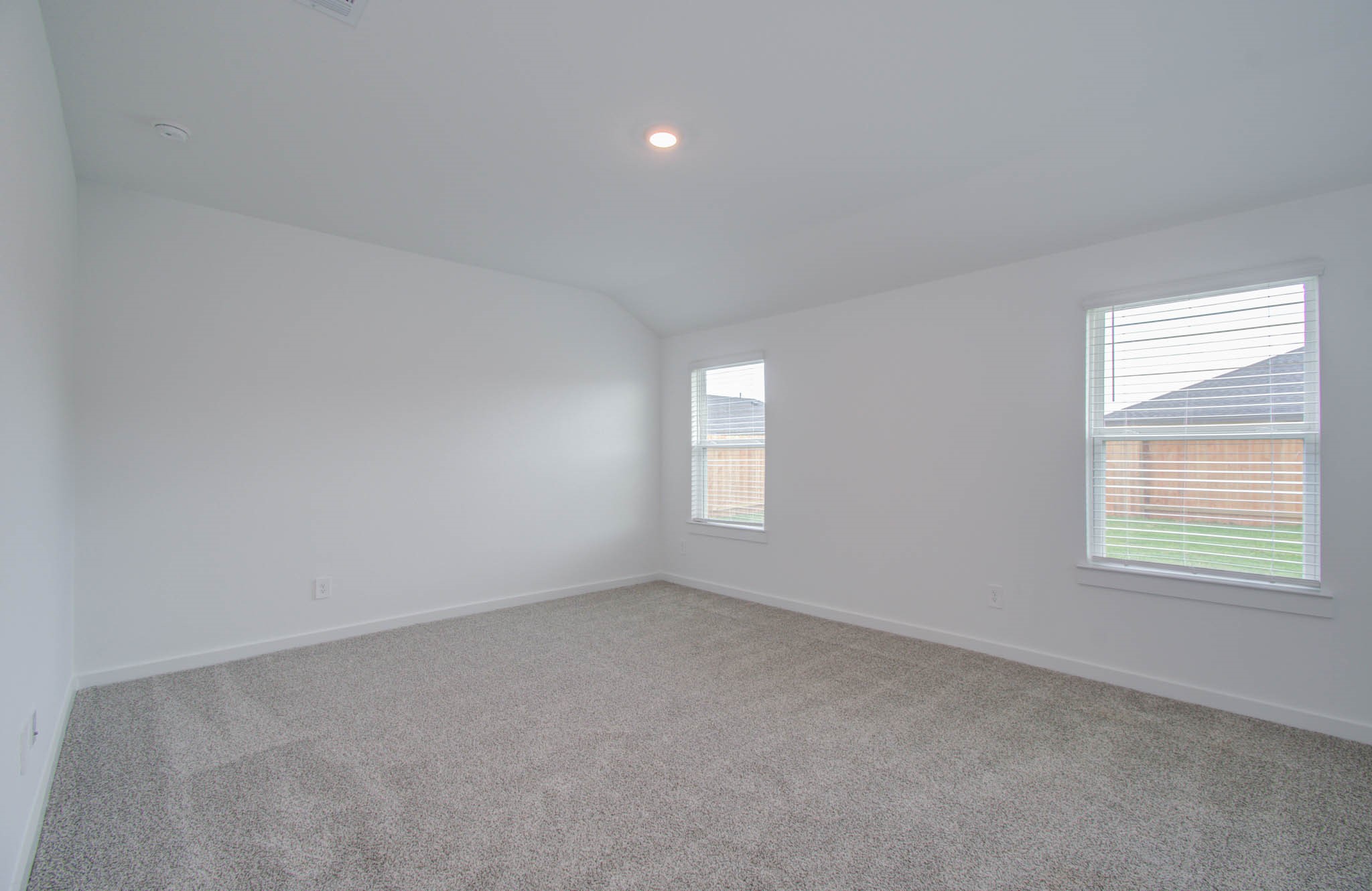 1011 Perezia Court Rosharon, TX 77583 - Photo 25 of 33 Primary Bedroom