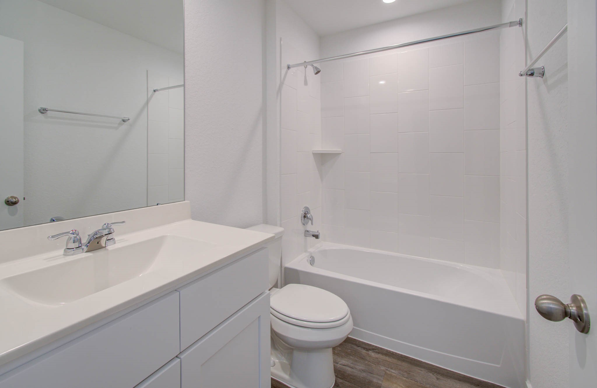 1011 Perezia Court Rosharon, TX 77583 - Photo 5 of 33 Bathroom 1