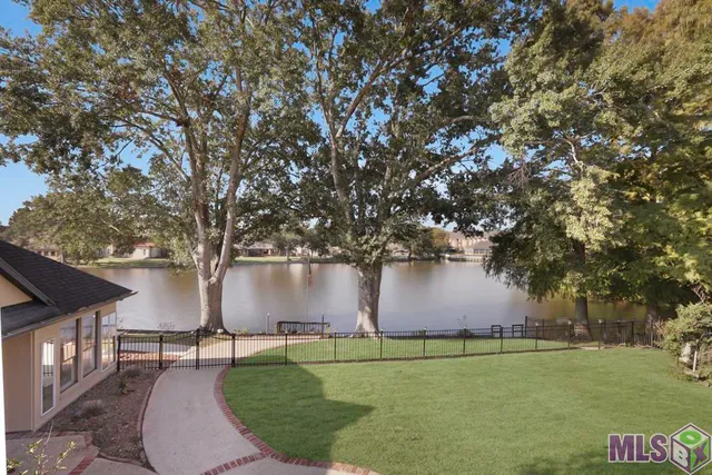 $550,000 | 12028 Lake Sherwood Avenue North, Baton Rouge, LA 70816