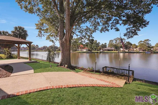 $550,000 | 12028 Lake Sherwood Avenue North, Baton Rouge, LA 70816