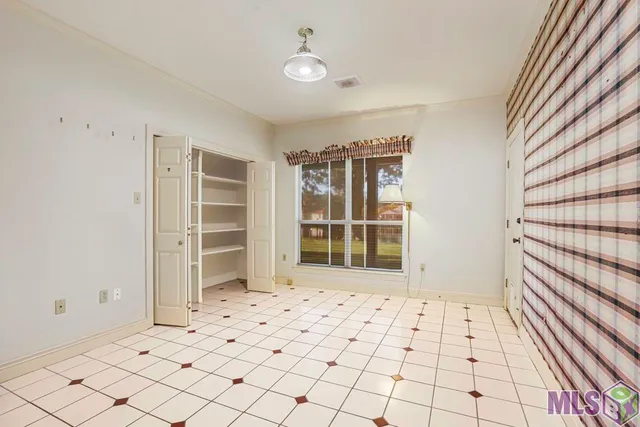 $550,000 | 12028 Lake Sherwood Avenue North, Baton Rouge, LA 70816