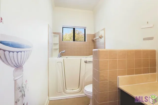 $550,000 | 12028 Lake Sherwood Avenue North, Baton Rouge, LA 70816