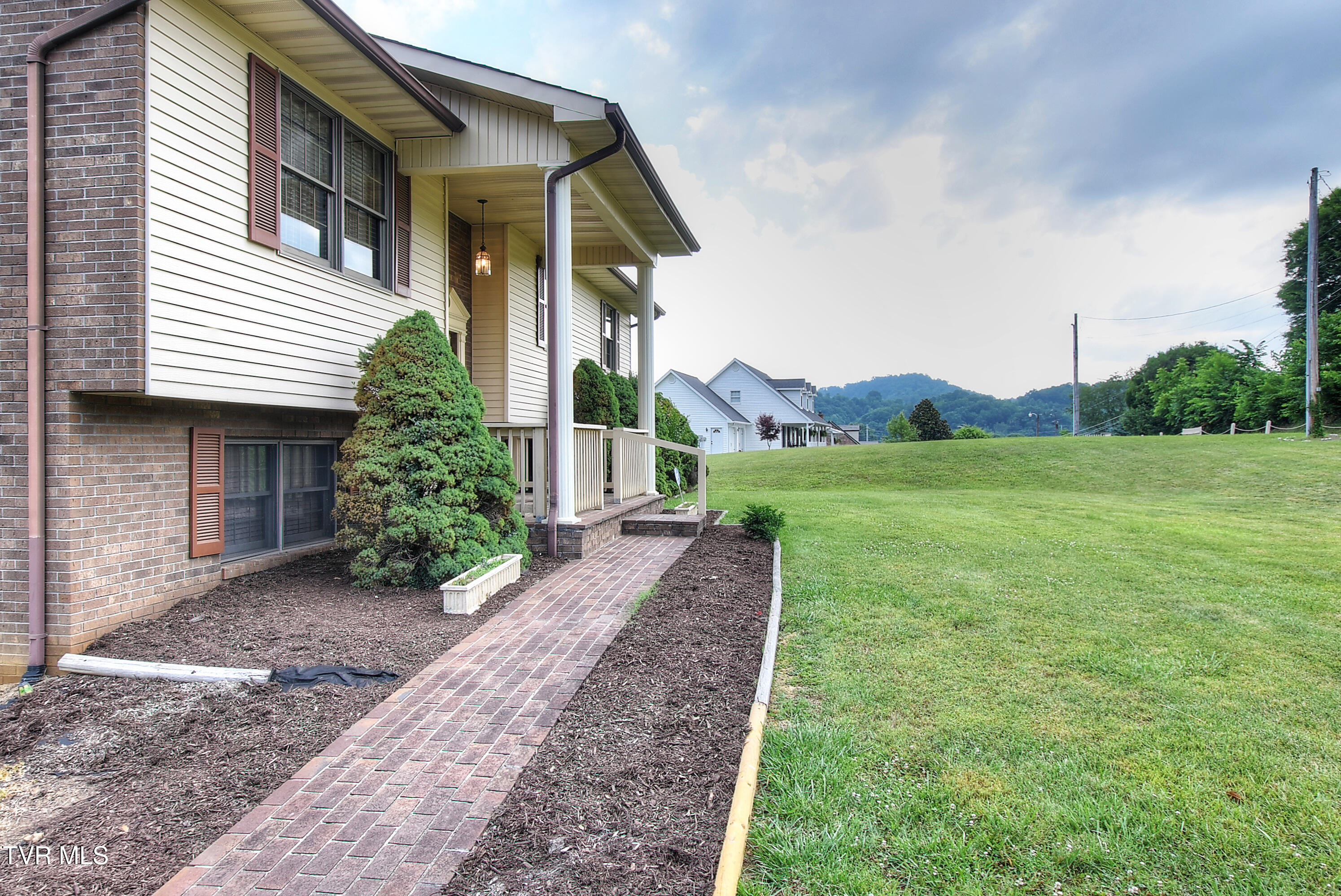 146 Clay Little Road Elizabethton, TN 37643 - Photo 5 of 54 5