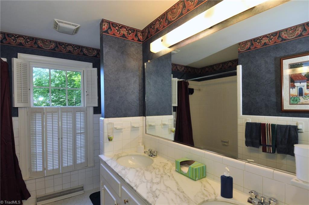 1040 Chester Road Winston-Salem, NC 27104 - Photo 13 of 21 Hall bath.