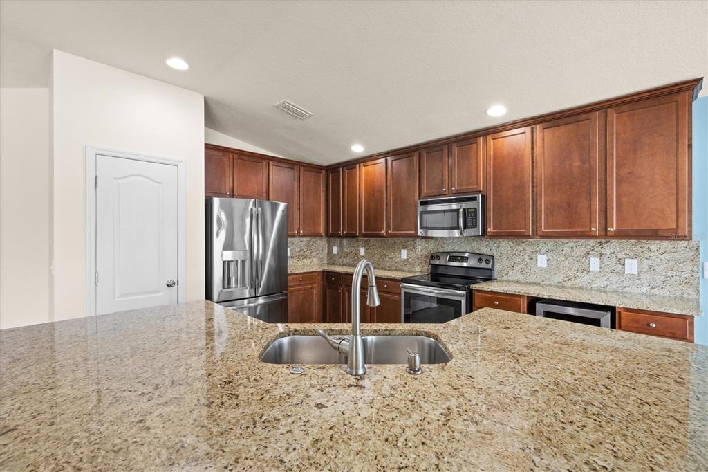 6539 Boulder Run Loop Wesley Chapel, FL 33545 - Photo 14 of 53