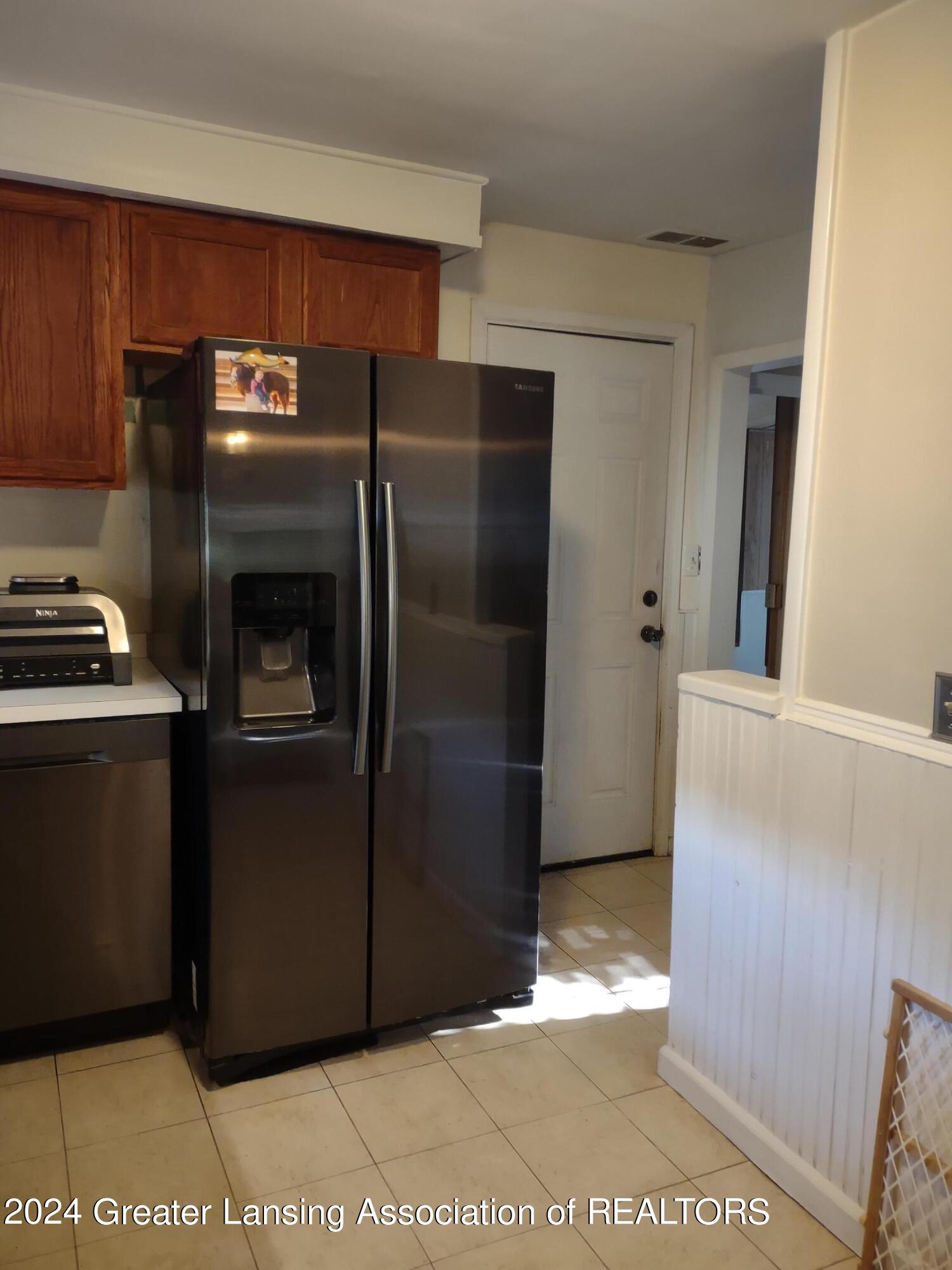 2431 Radford Road Lansing, MI 48911 - Photo 11 of 30 IMG_20240725_190839378